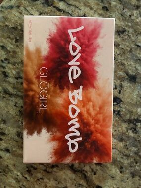 GloGIRL Love Bomb Eyeshadow Palette - Red & Orange Tones